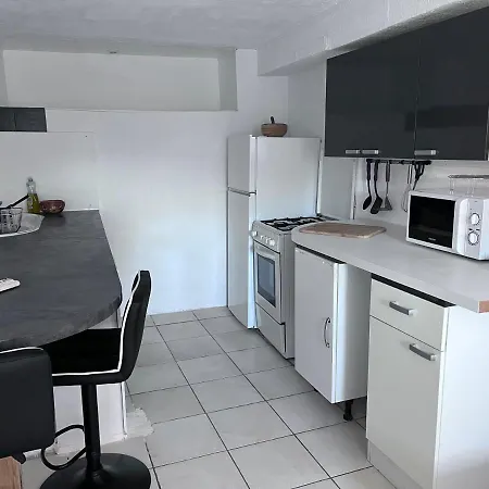 Bas De Maison アパート